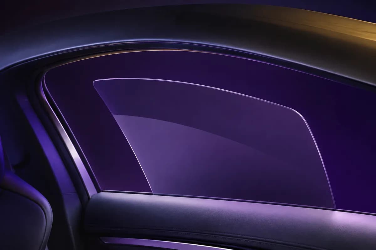 Light crossing a neutral automotive glass surface in a purple studio.